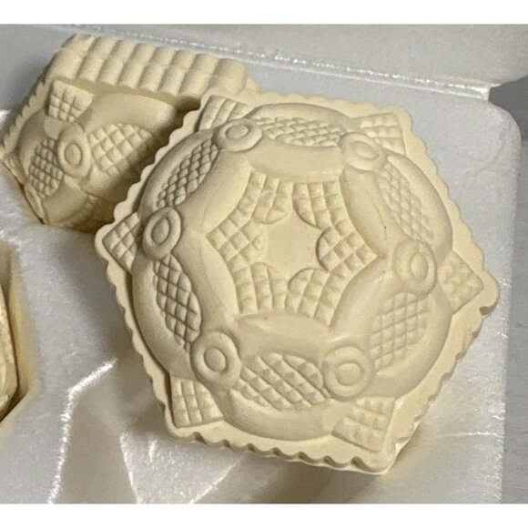 Avon Cape Cod Collection Dessert Bowl With Special Occasion Soaps NOS - Picture 11 of 16